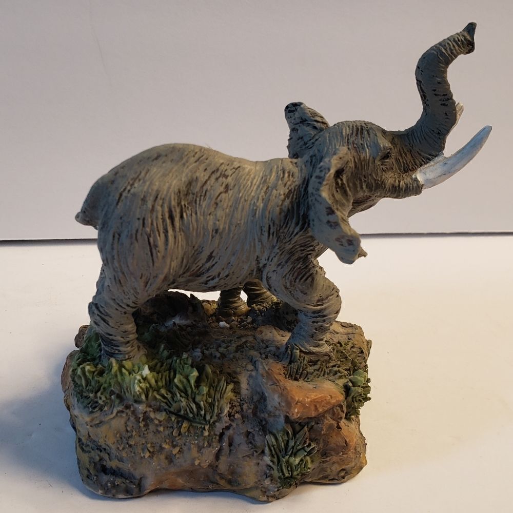 Elephant with Baby - Picture 4 of 9